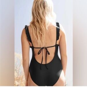 Aerie ruffled scoop full coverage open sexy back 1 Piece Swim M